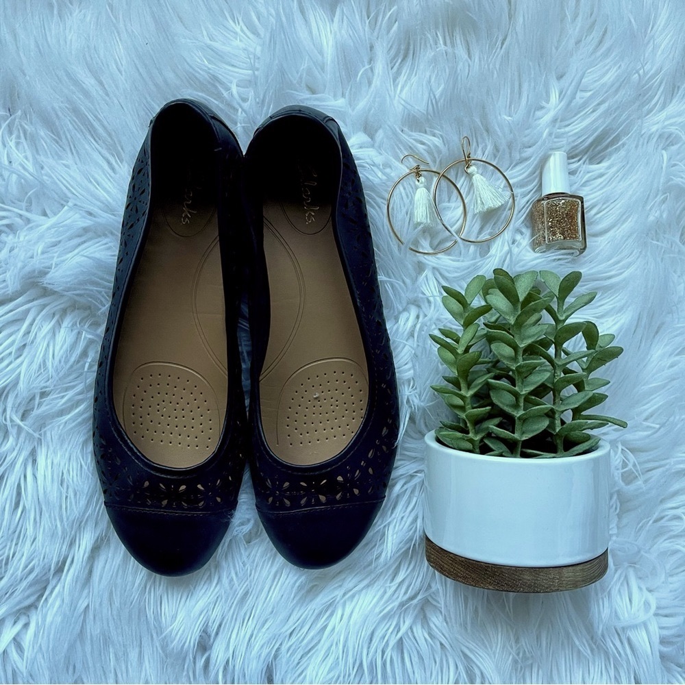 Clark’s Black Flats
